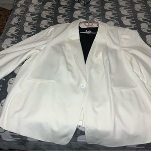 NWT TAHARI woman’s ivory lined jacket.  Size 22.